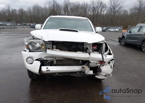 2011 Toyota Tacoma Base V6 z USA, uszkodzony, nr VIN 5TFUU4EN4BX002880